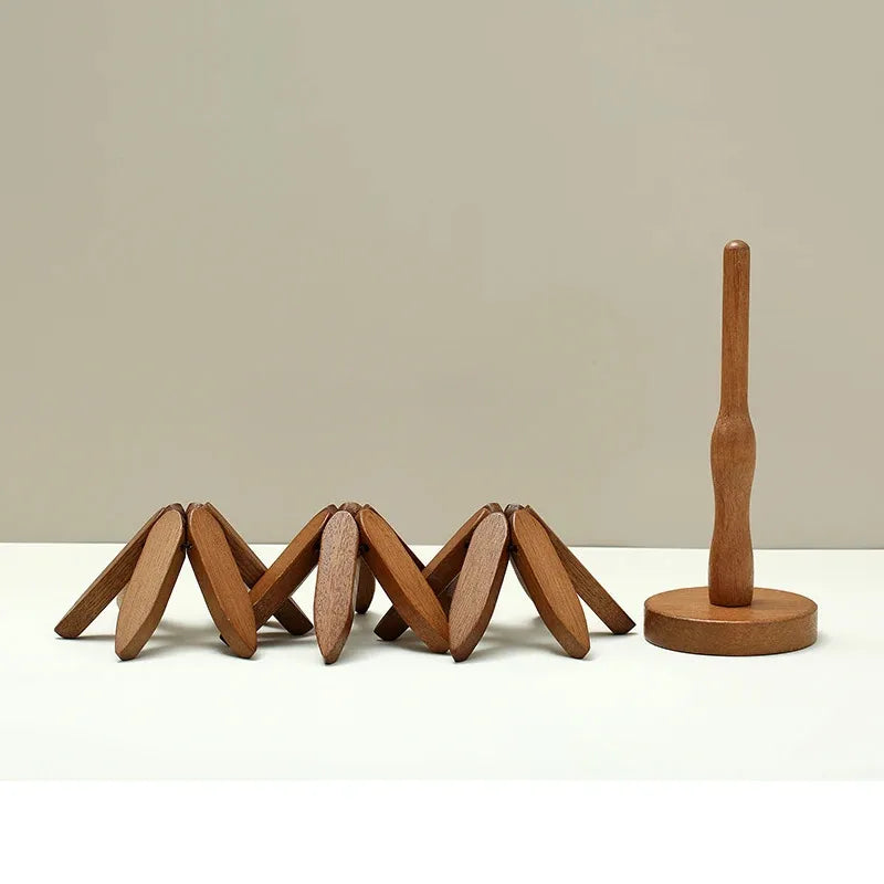 Dekorativt gryteunderlag i valnøttre eller bambus – treformet desig