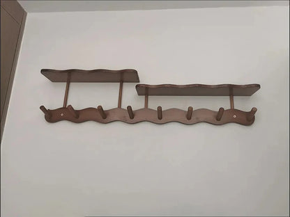 Vegghengt knaggrekke i bambus – med oppbevaringshylle