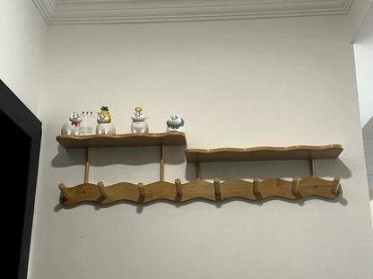 Vegghengt knaggrekke i bambus – med oppbevaringshylle